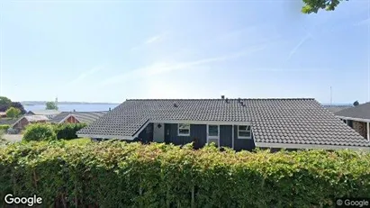 Lejligheder til salg i Rønde - Foto fra Google Street View Lejligheder til salg i Rønde - Foto fra Google Street View